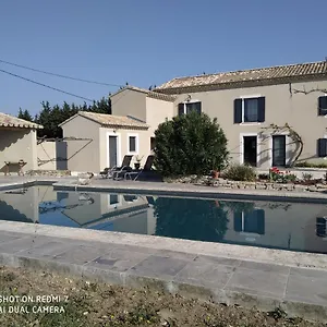 Le Mas Des Calus LʼIsle-sur-la-Sorgue